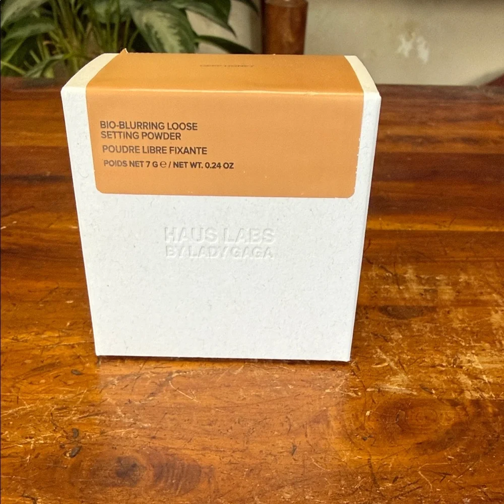 Haus Labs By Lady Gaga Bio-Blurring Loose Setting Powder in Deep Honey